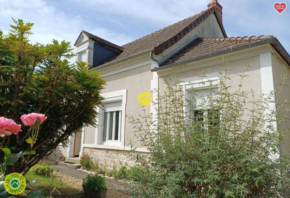 Maison à DUN-SUR-AURON