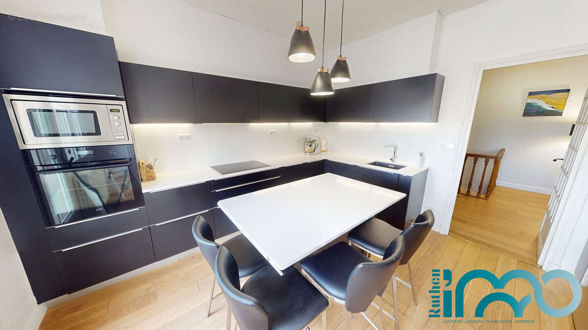 Maison 200 m² à Rieupeyroux  - photo 5