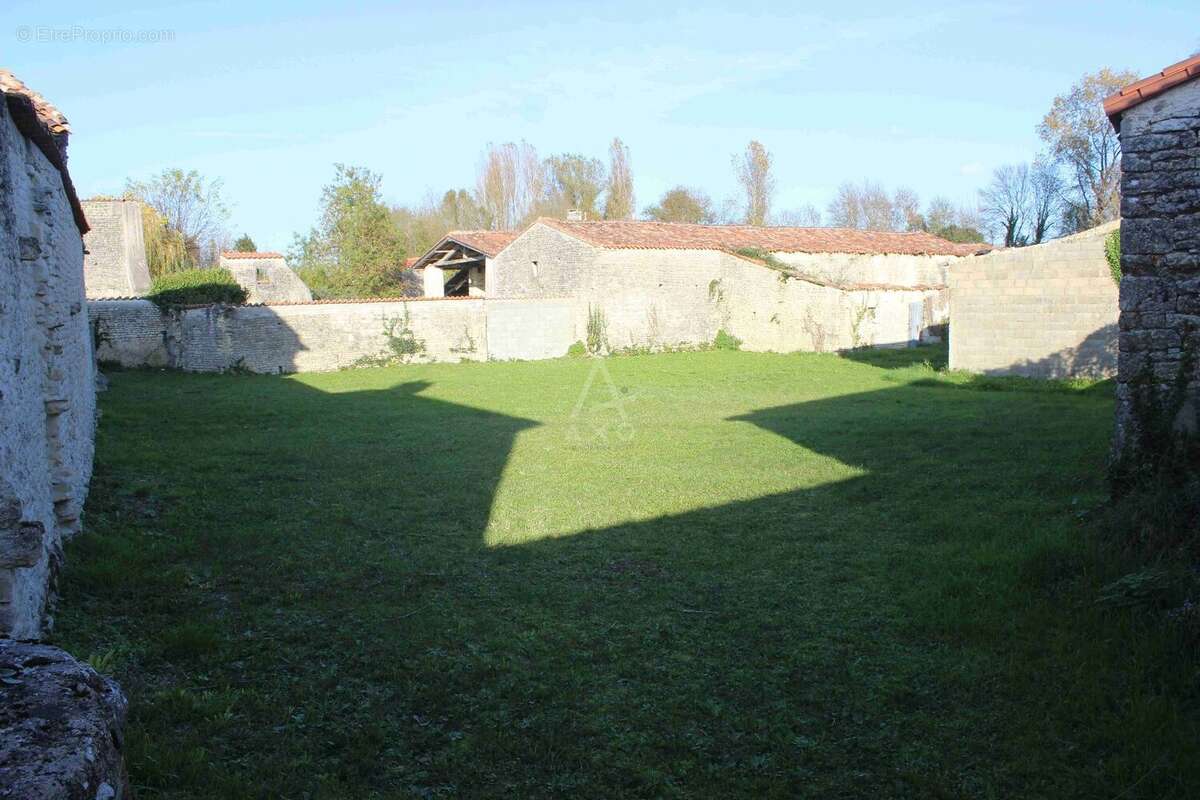 A 10 mn de Matha, belle et grande maison charentaise avec jardin - photo 25