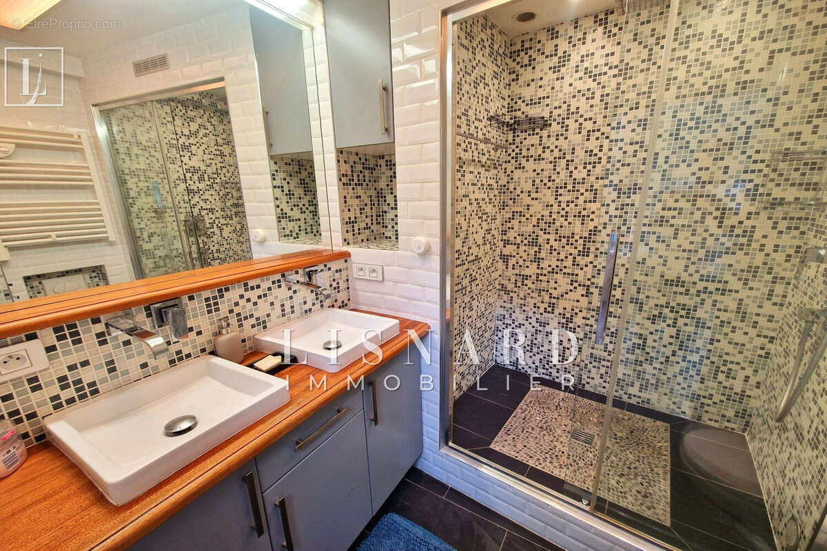 Appartement à VALLAURIS