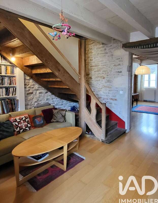 Maison 346 m² à Saint-Martin-Sous-Montaigu  - photo 4