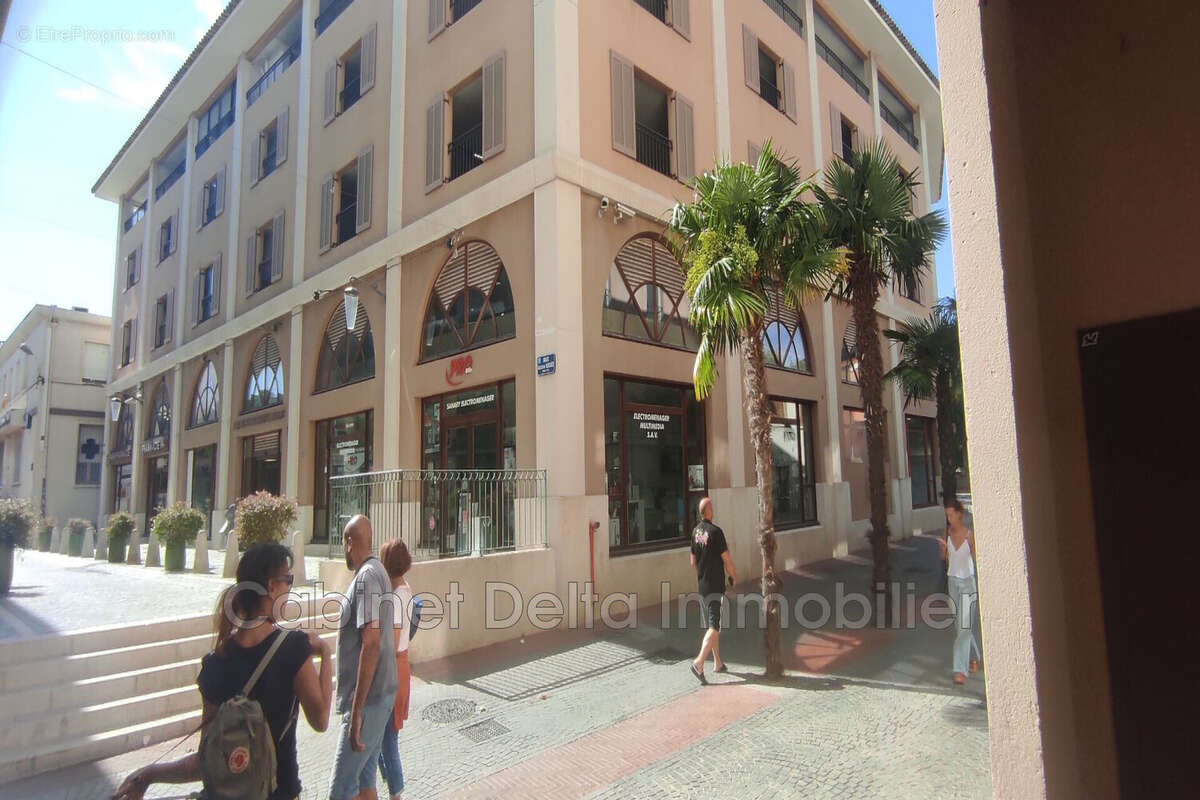 Commerce 67 m² à Sanary-Sur-Mer  - photo 2
