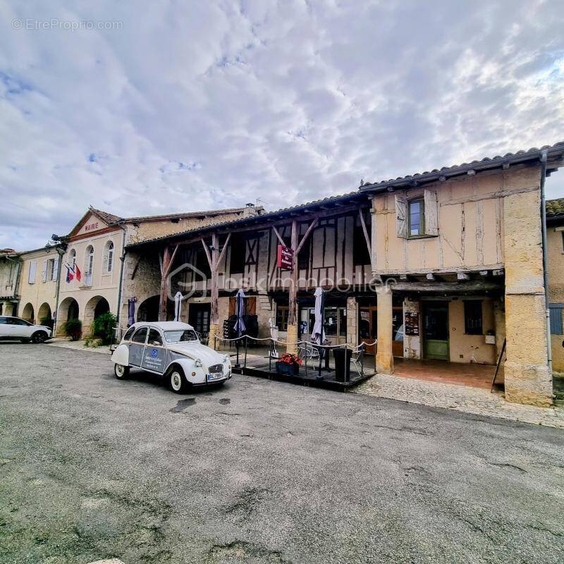 Commerce à MONFORT
