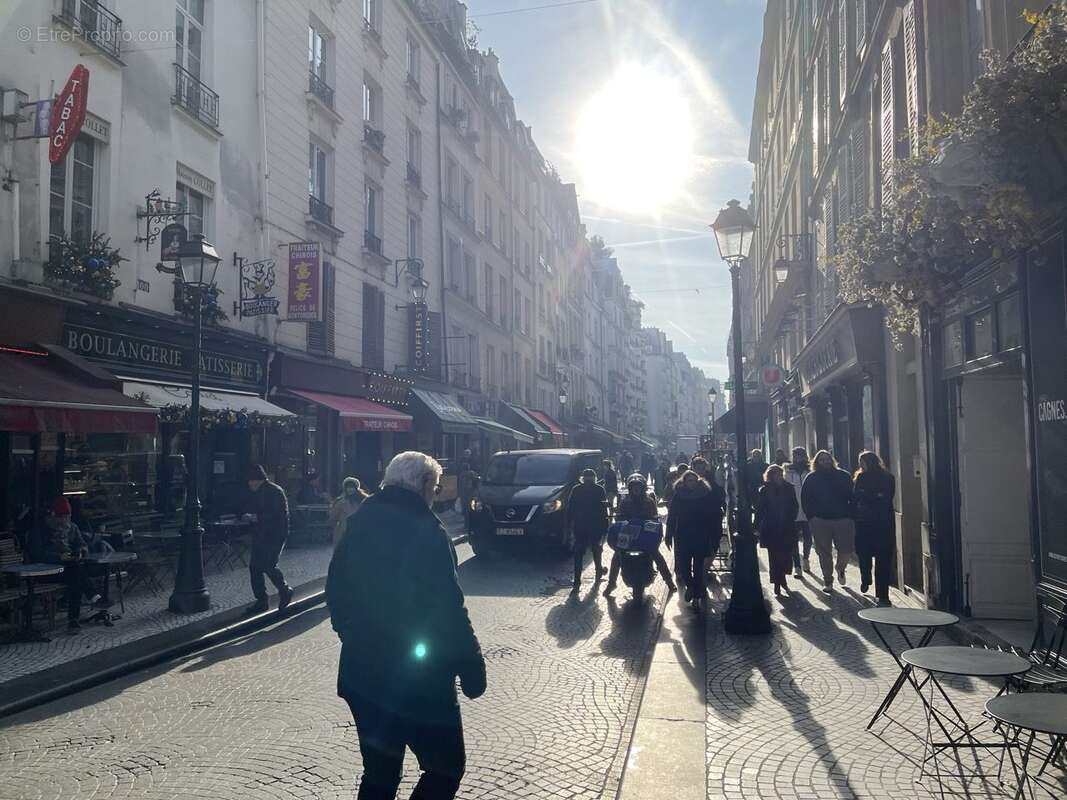 Autre à PARIS-2E