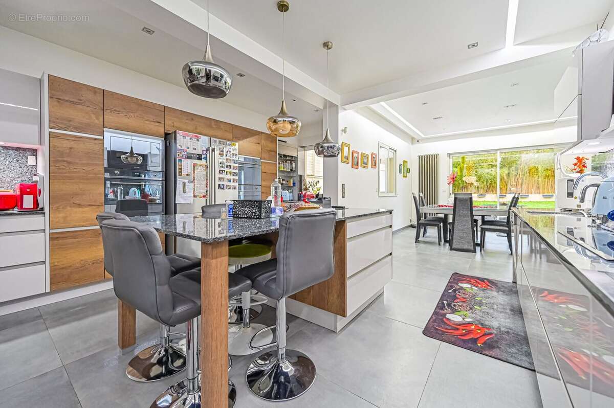 Maison à BONNEUIL-SUR-MARNE