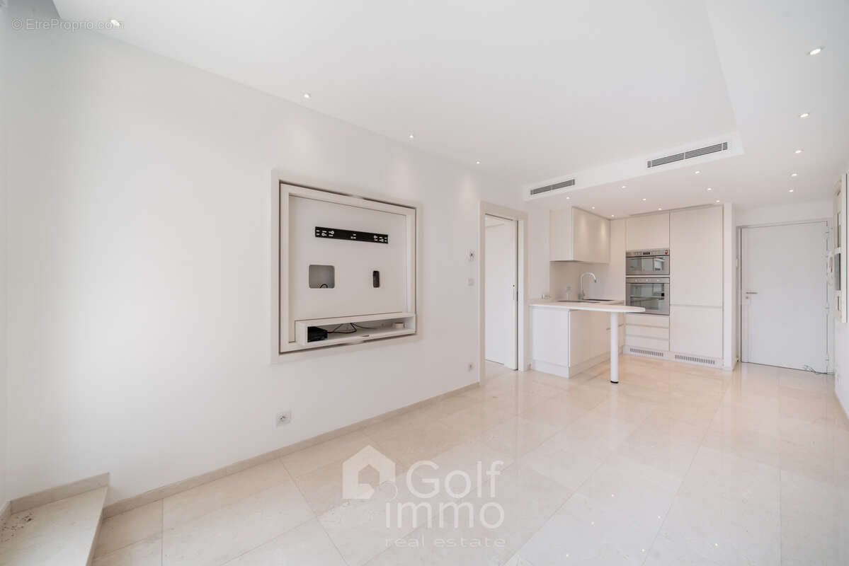 Appartement à MANDELIEU-LA-NAPOULE