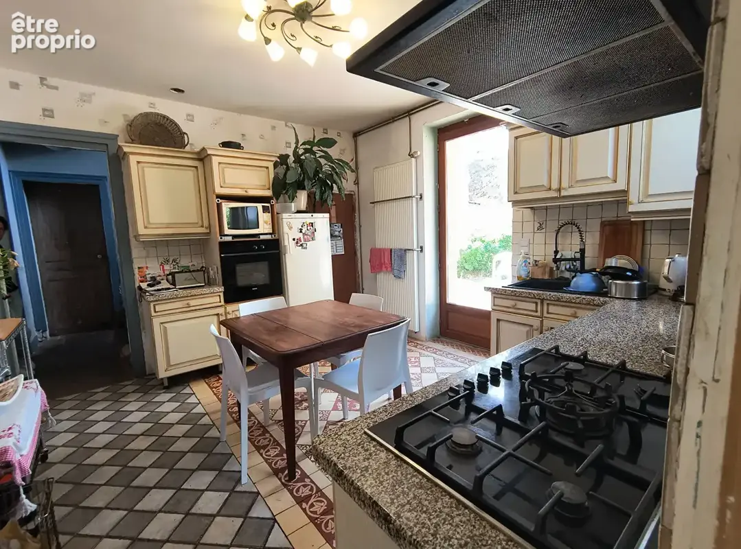Haute-Vienne - Superbe maison en pierre de 6 chambres avec un jardin de 7700 m², une grange et une vue imprenable - photo 5