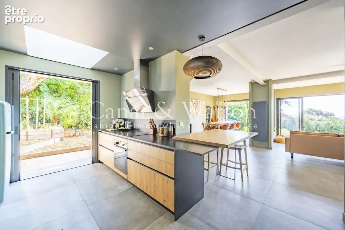 Vue mer: villa rénovée à cavalaire avec piscine - photo 8