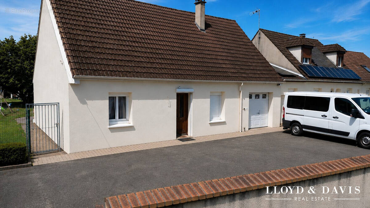Maison à CHEVRIERES