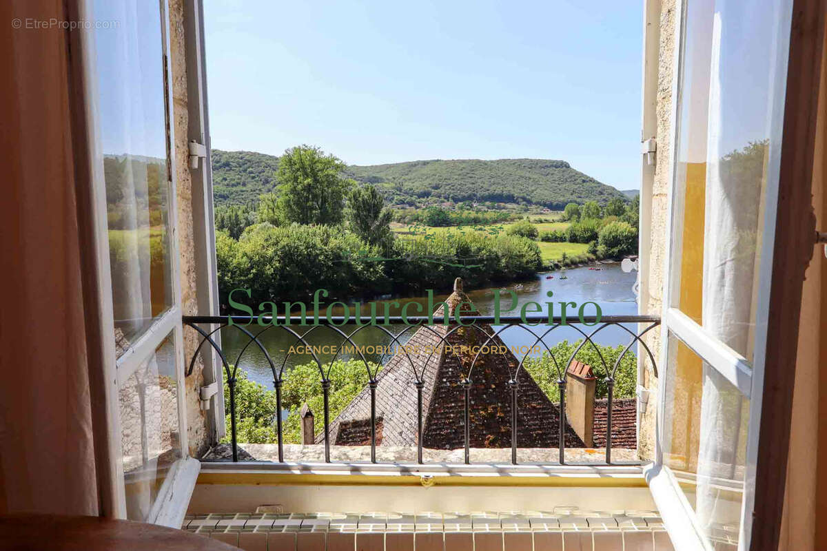Maison à BEYNAC-ET-CAZENAC