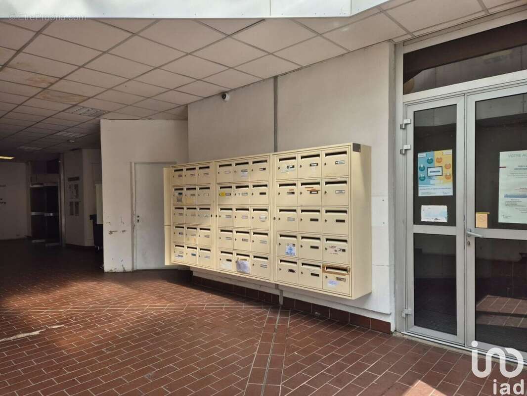 Photo 9 - Commerce à EVRY