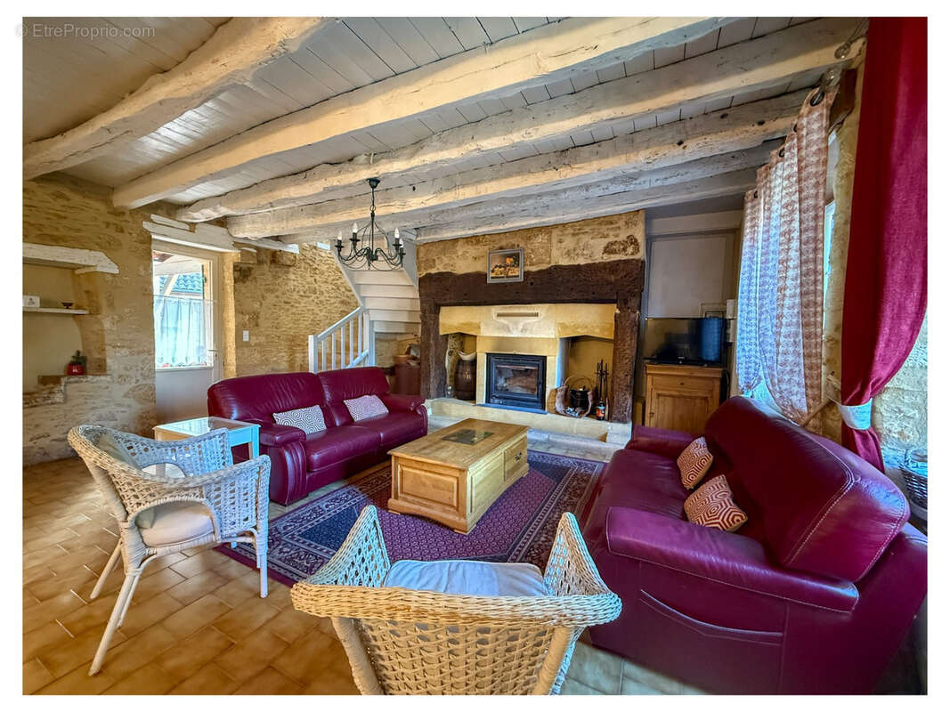 Maison à SAINT-AMAND-DE-COLY