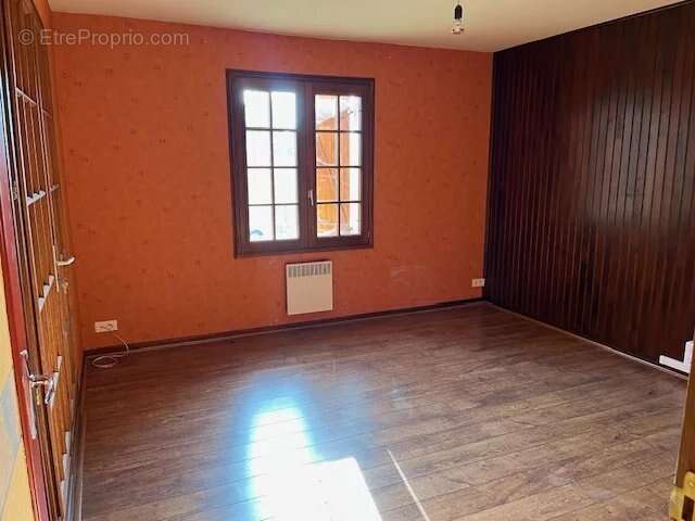 Commerce à VARENNES-VAUZELLES