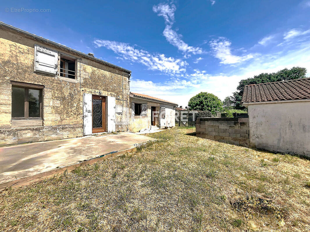 Maison à PUGNAC
