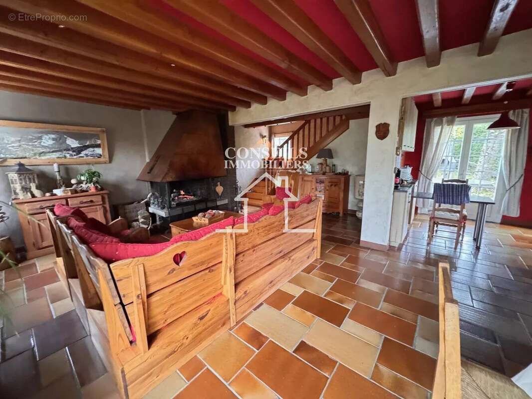 Maison à VILLENEUVE-SUR-YONNE