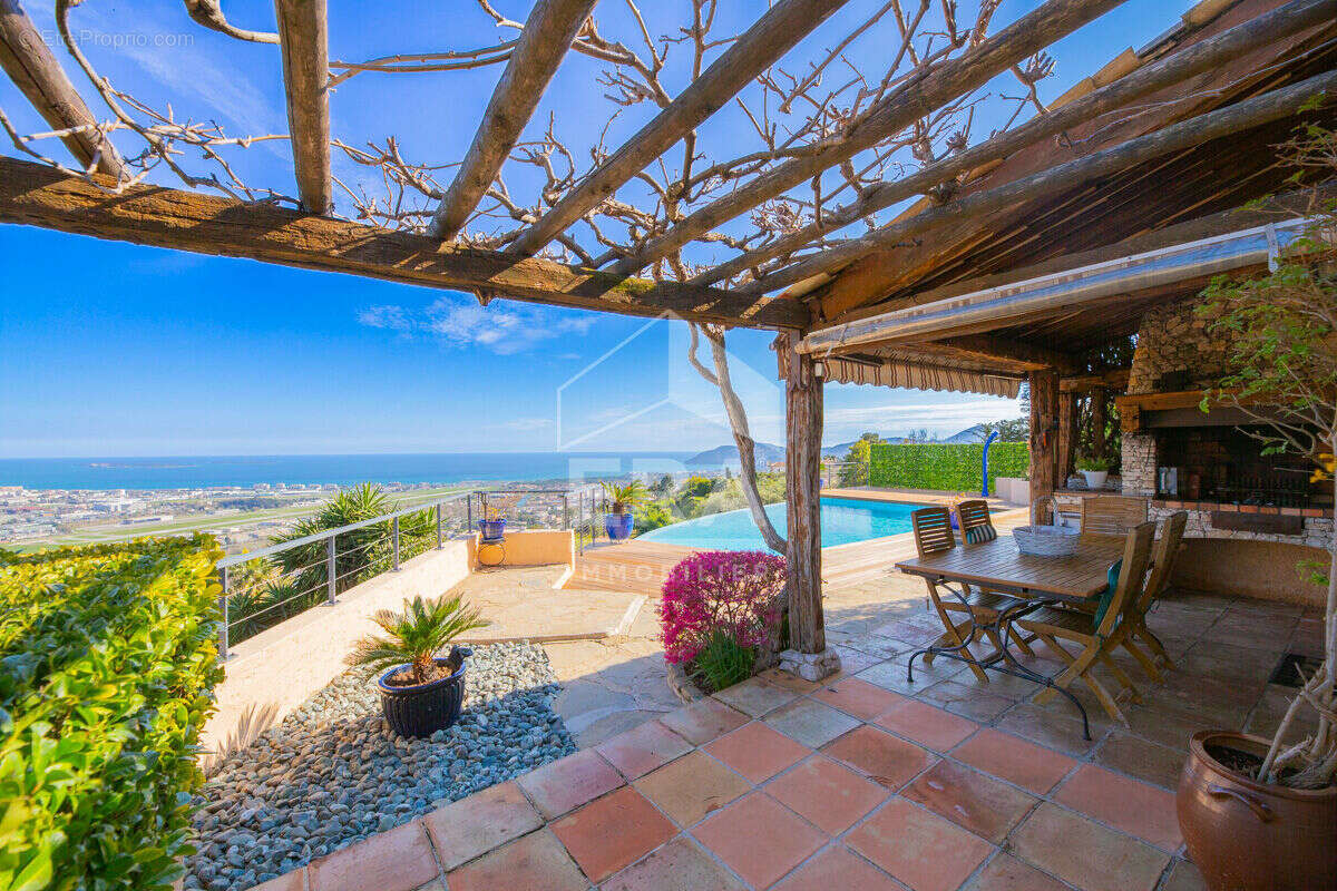 Maison à MANDELIEU-LA-NAPOULE