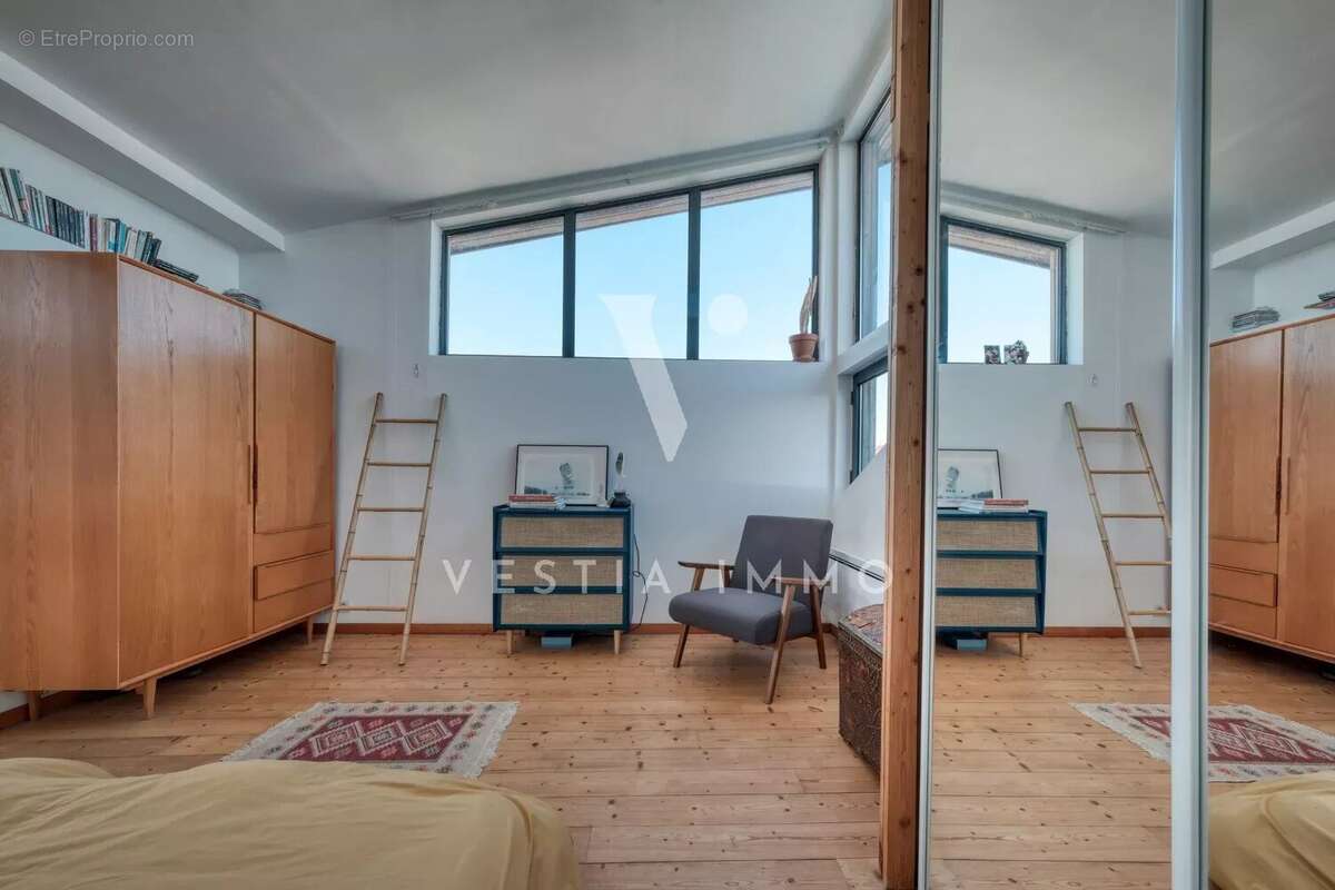 Maison atypique rénovée – 108 m² au sol – 4 chambres – cour privée - photo 13
