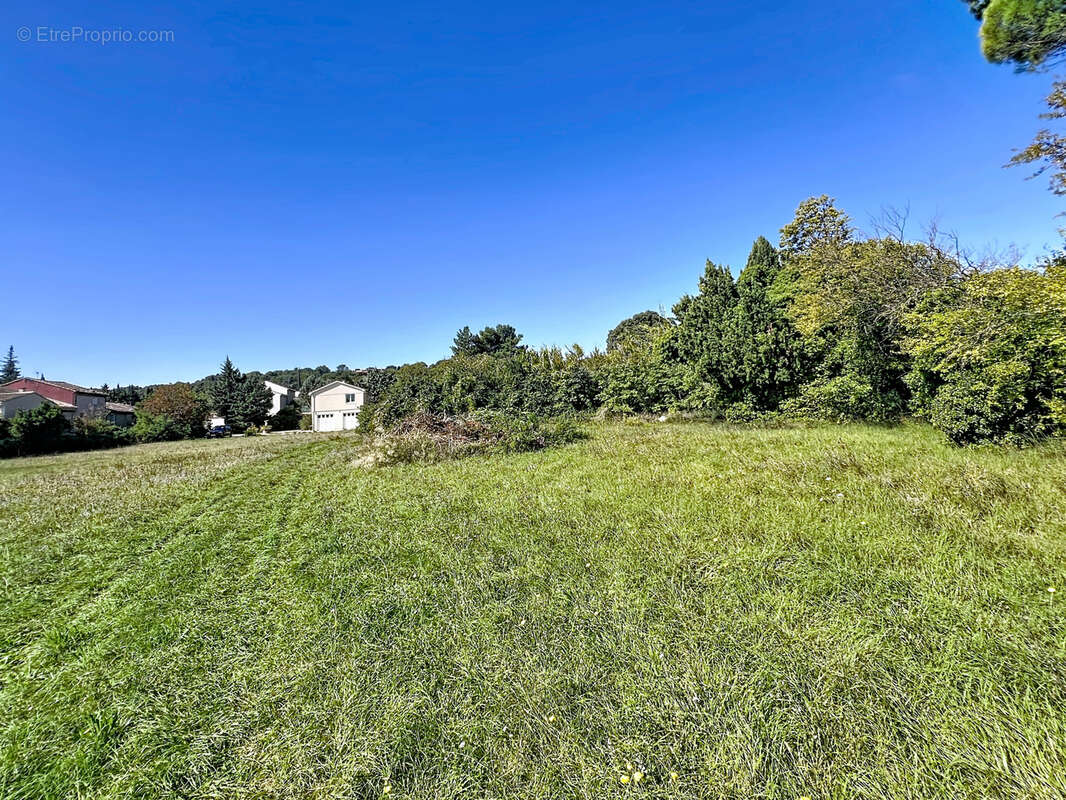 Terrain à CHATEAUNEUF-DE-GADAGNE