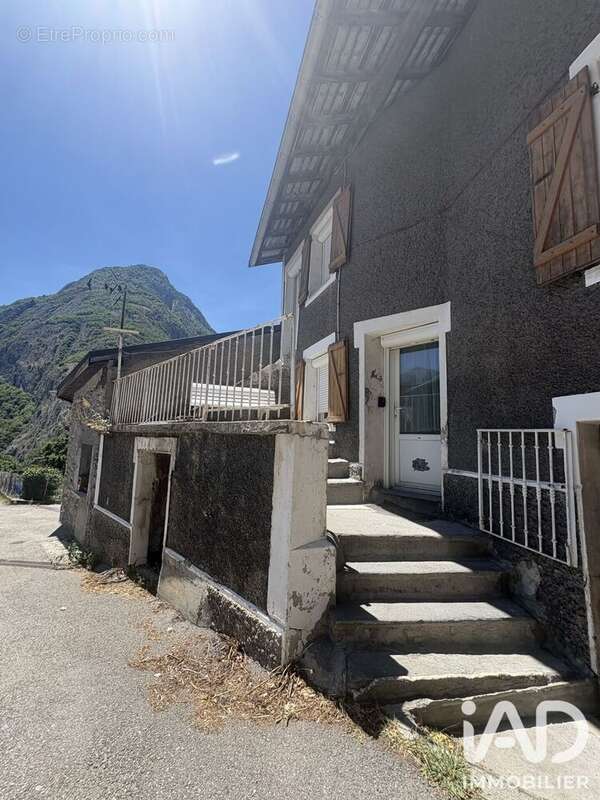 Maison 111 m² à Saint-Martin-De-La-Porte  - photo 2