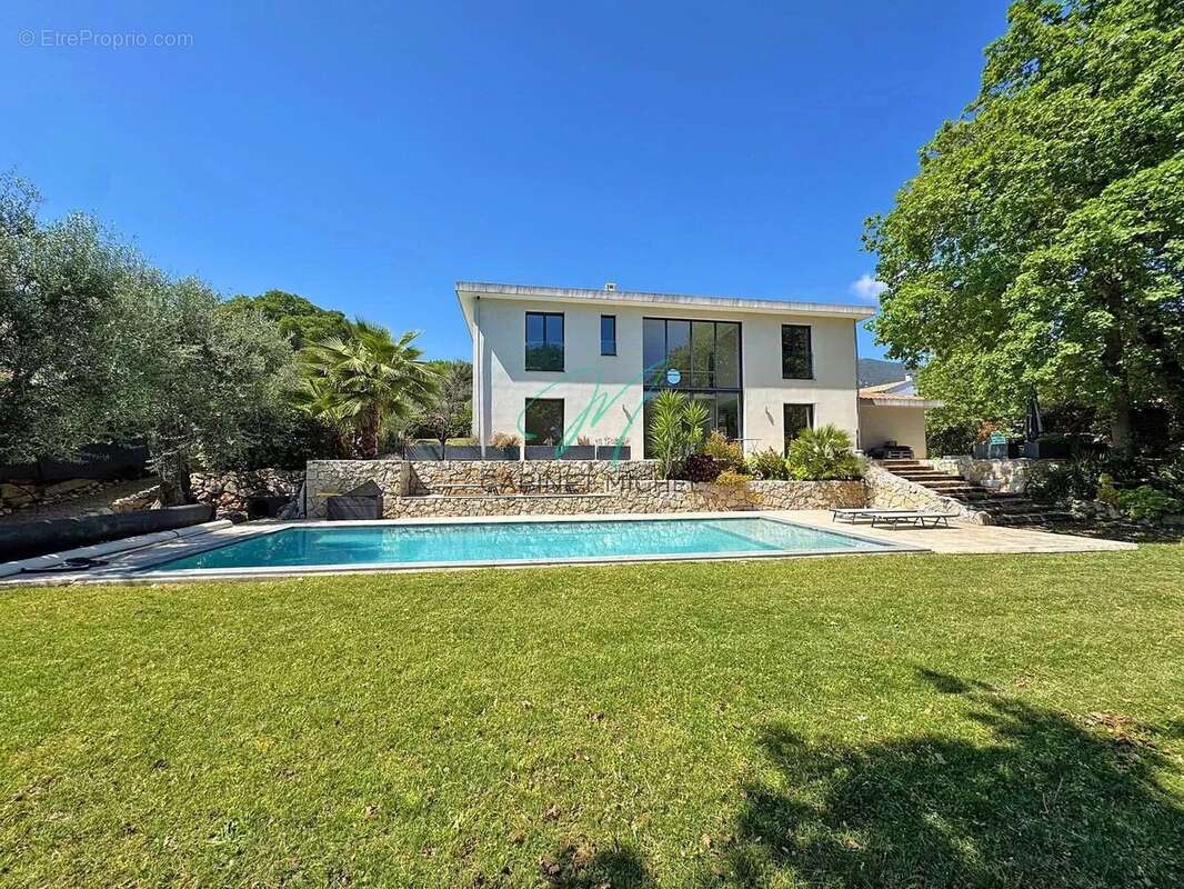 Maison à ROQUEFORT-LES-PINS