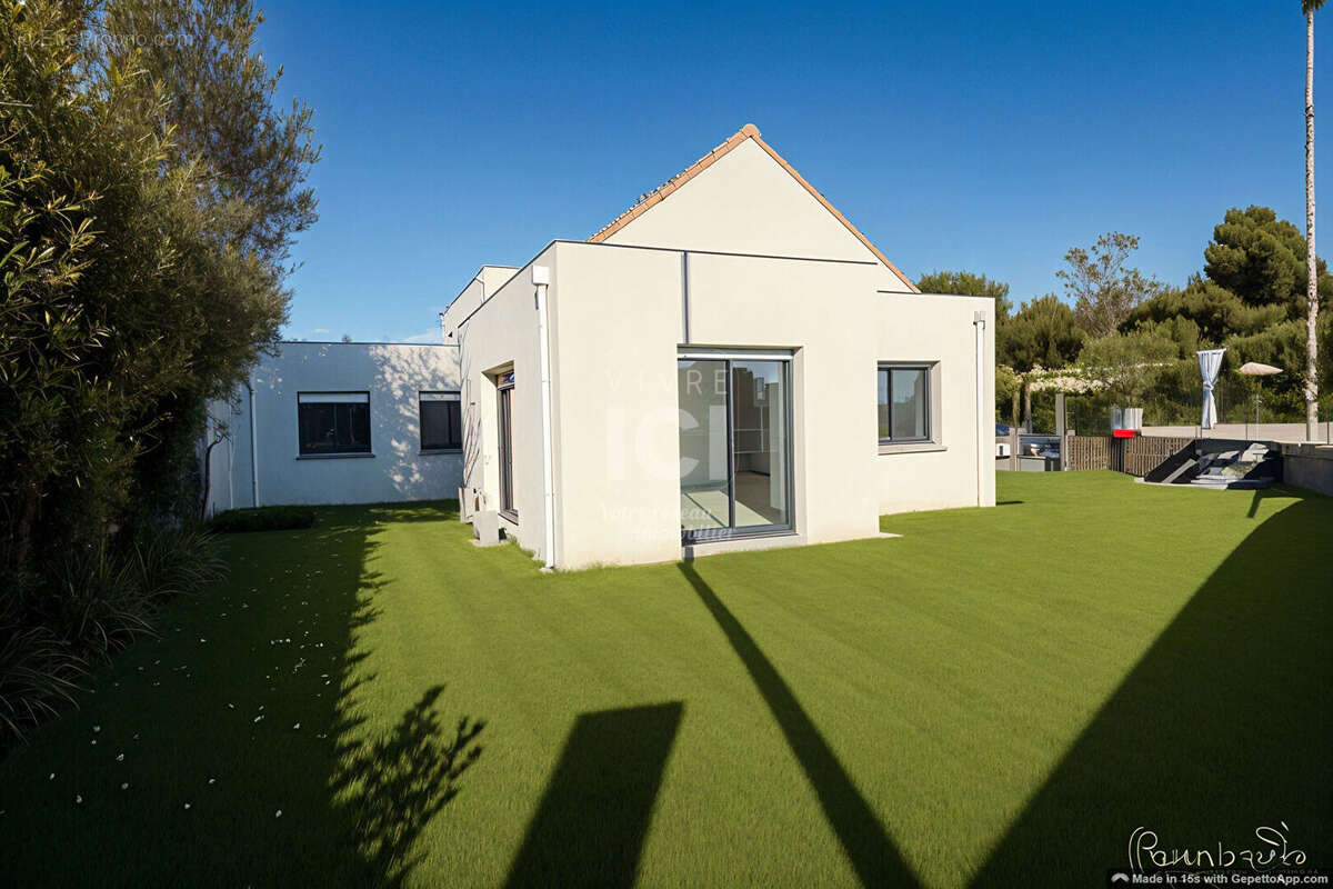 Maison à SAINTE-LUCE-SUR-LOIRE