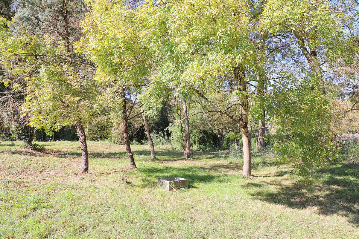 Terrain à SAINT-GEORGES-DE-DIDONNE