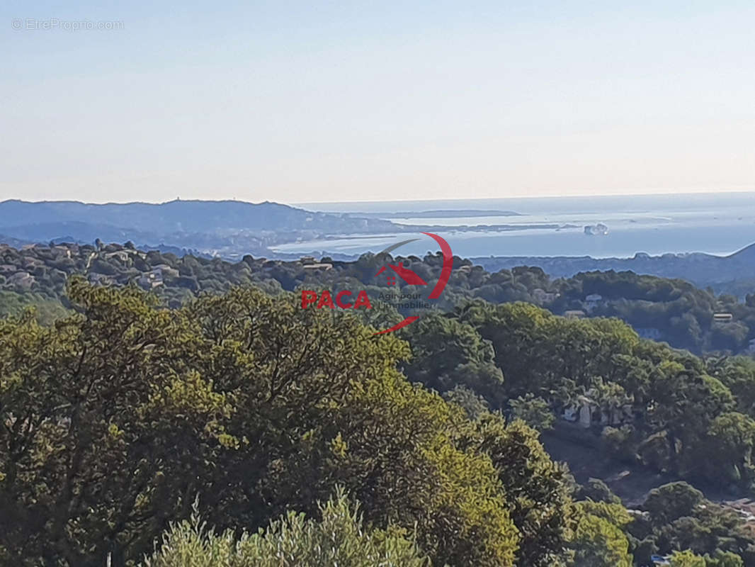 Terrain à LES ADRETS-DE-L&#039;ESTEREL