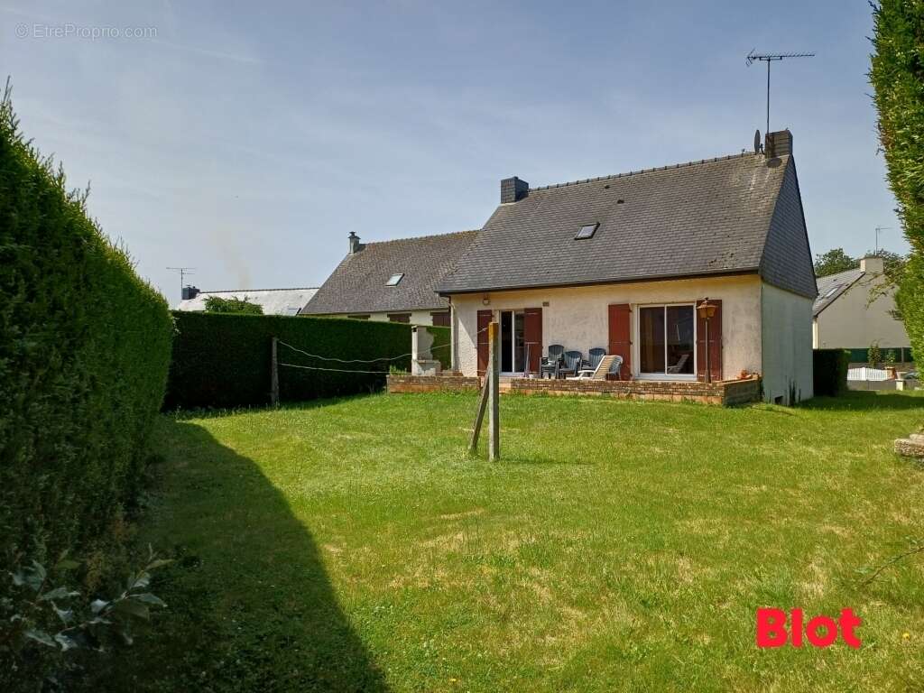 Maison à DOMAGNE