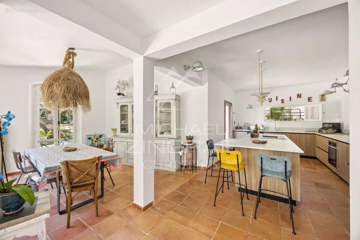 Maison à TOURRETTES-SUR-LOUP