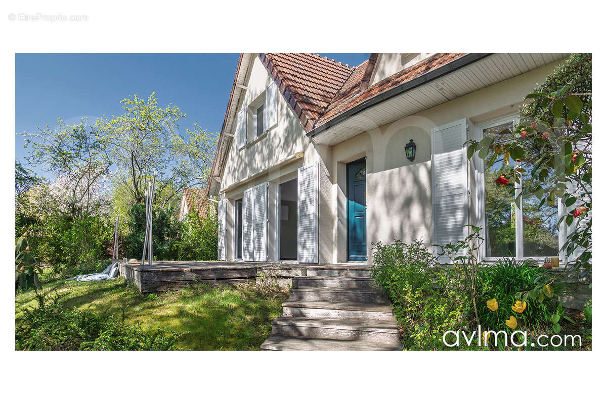 Maison à SAINT-NOM-LA-BRETECHE