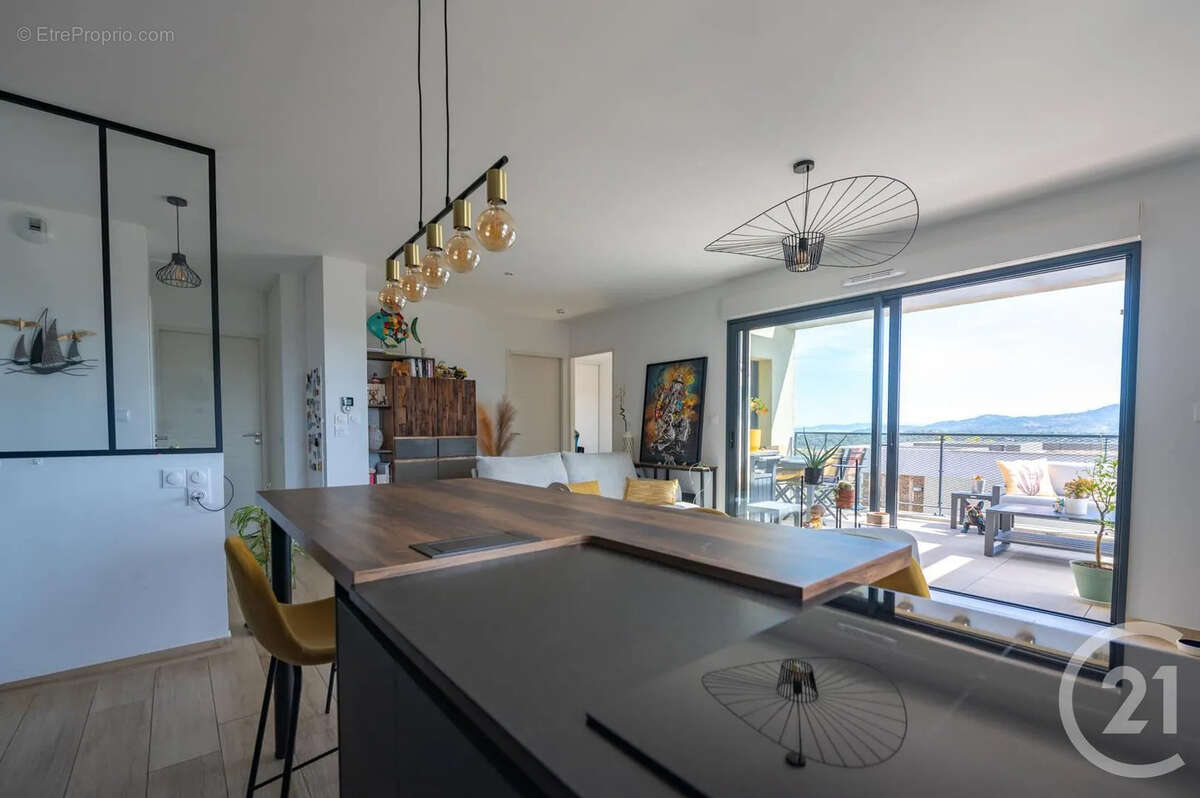 Appartement à BORMES-LES-MIMOSAS