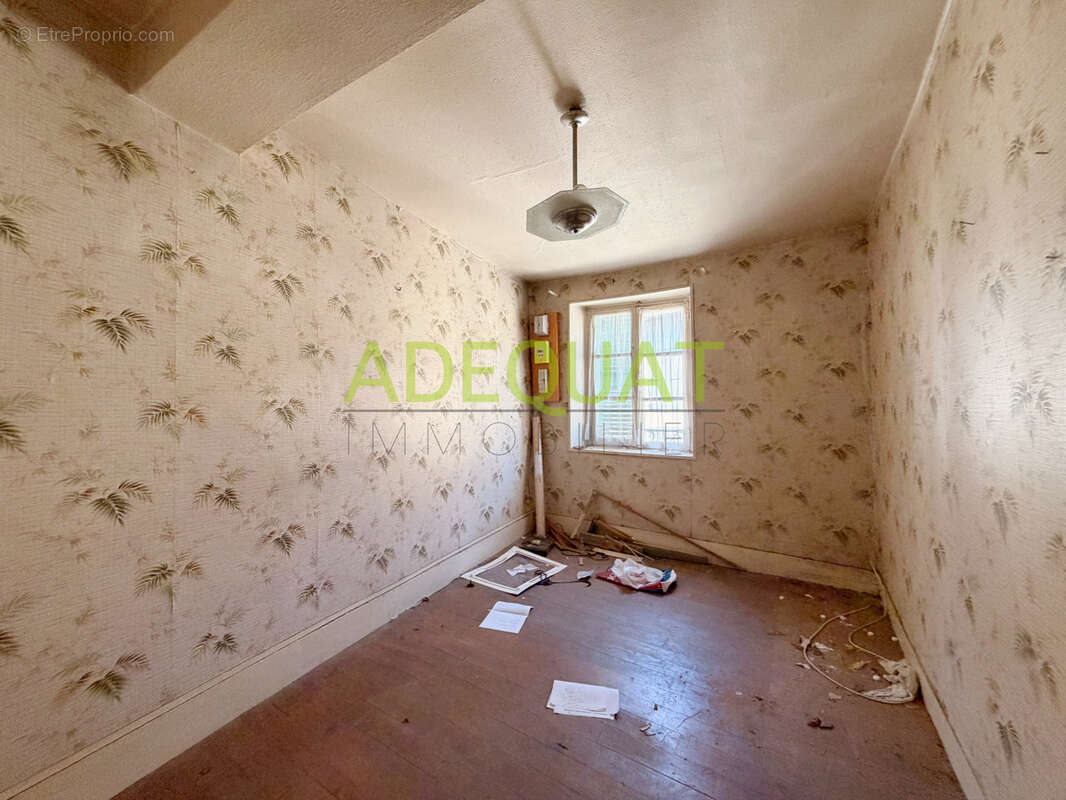 Ideal investisseurs et marchands de biens - immeuble avec combles amenageables et cave - photo 8