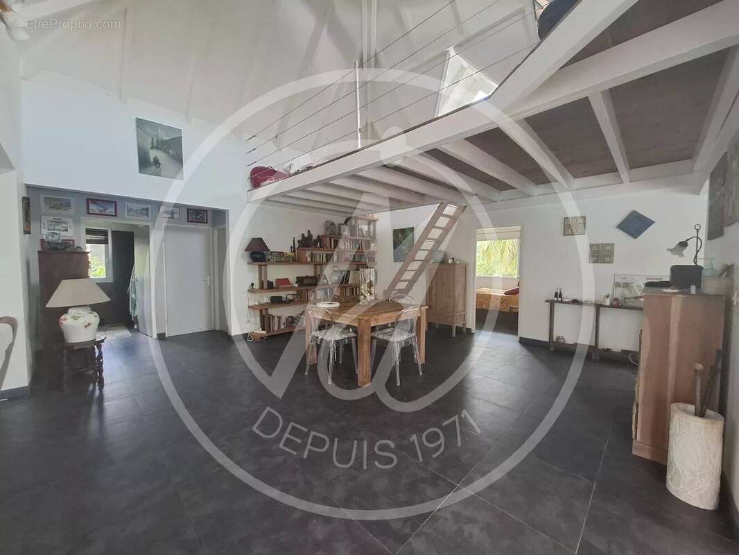 Maison à PETIT-BOURG