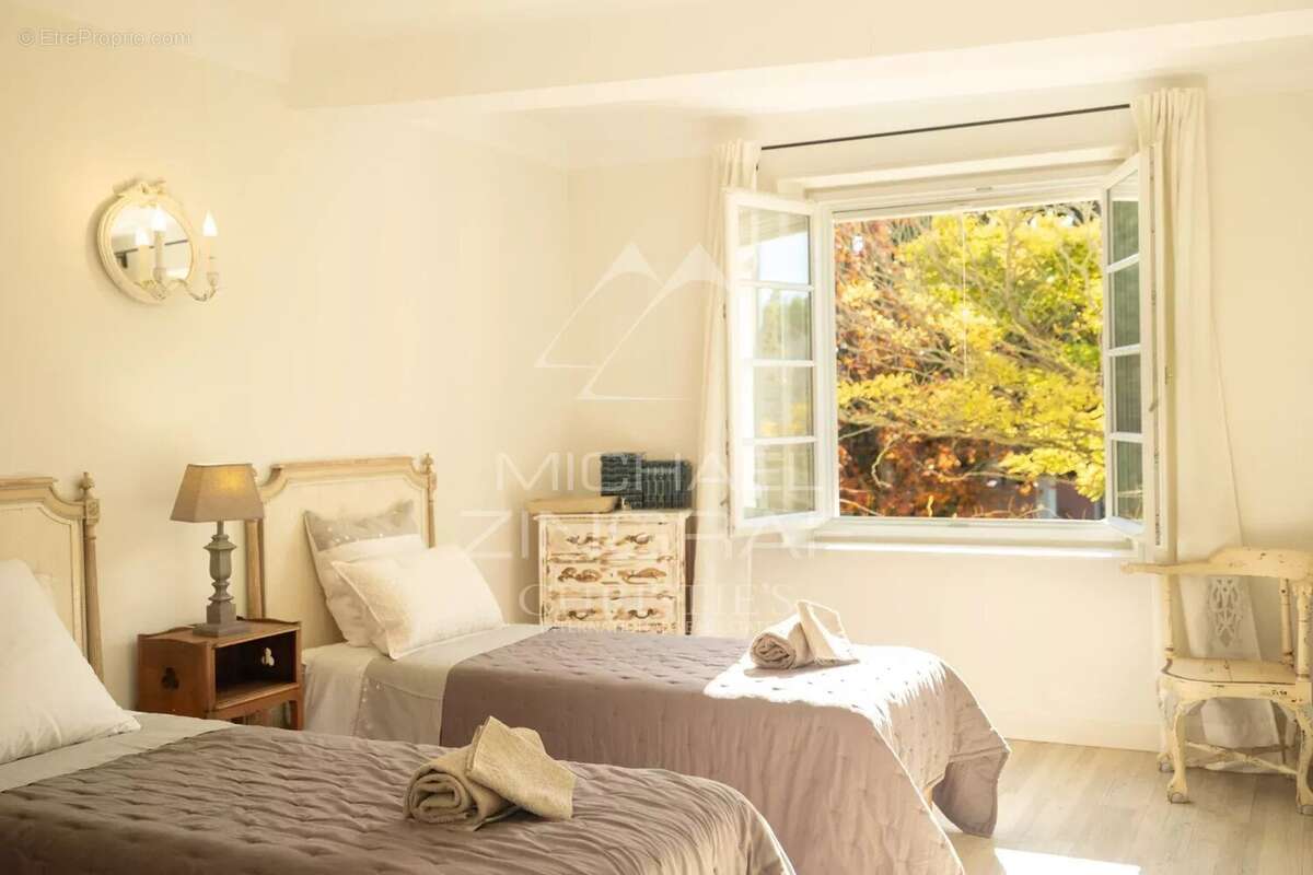 Maison à L&#039;ISLE-SUR-LA-SORGUE