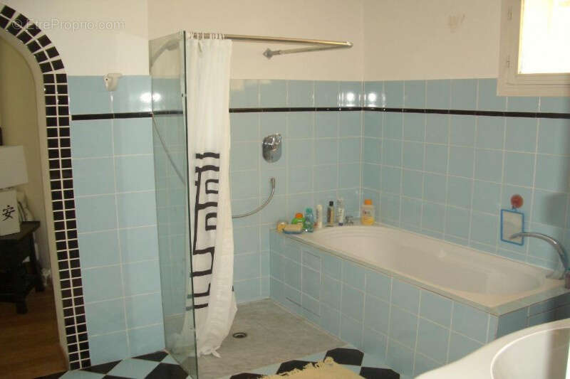 Maison moderne de 220 m2 au calme, piscine. - photo 17