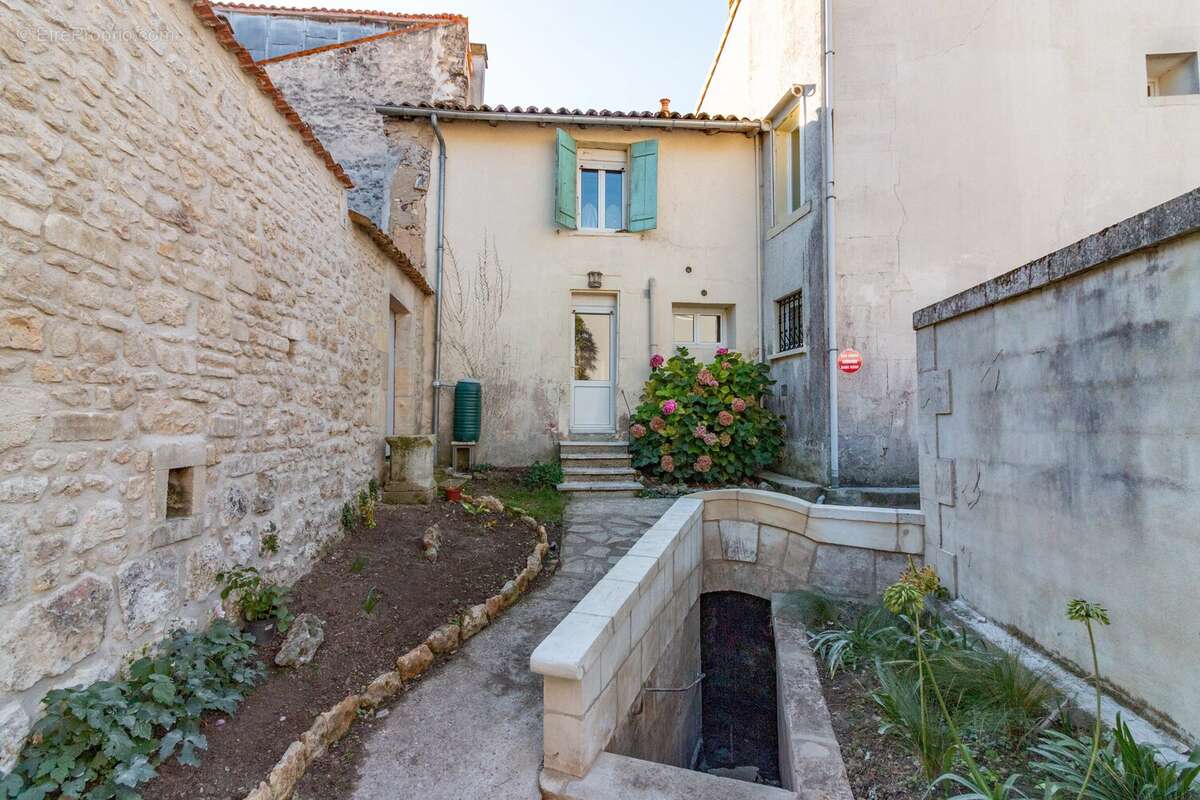 Maison à BOURG-CHARENTE
