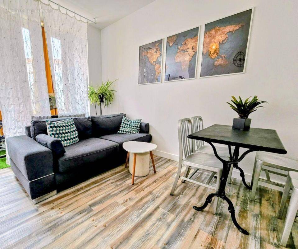 Appartement à FOURAS