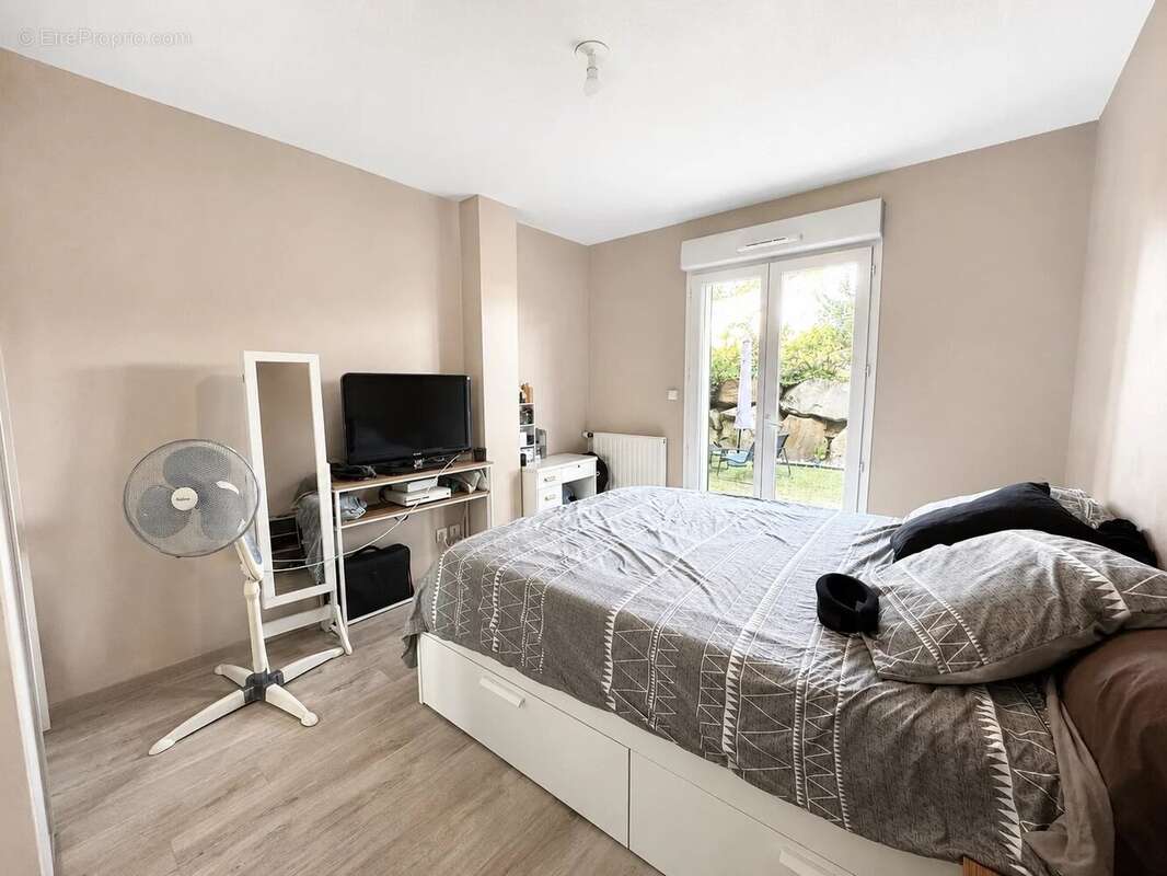 Appartement à SAINT-JEAN-BONNEFONDS