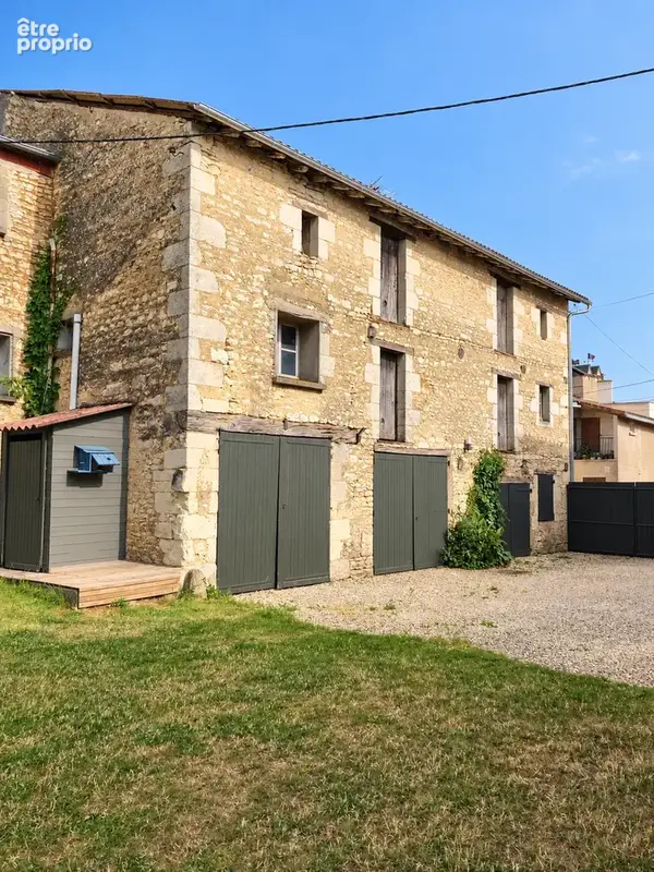 Propriete singuliere de  325 m2 habitables // 30 mn poitiers/chatellerault - photo 2
