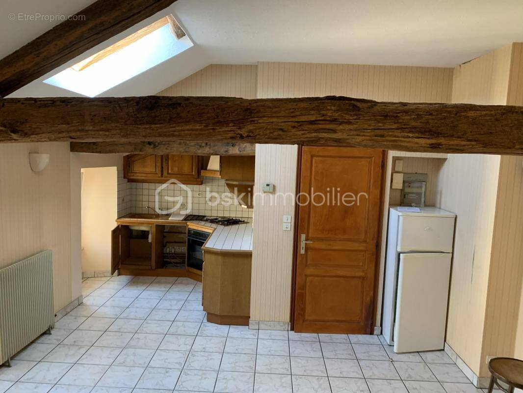 Appartement à SALLES-CURAN