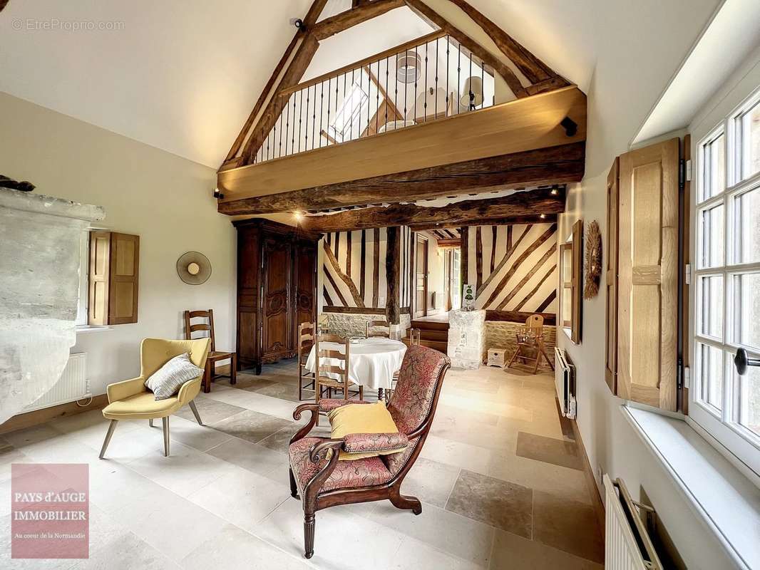 Maison à SAINT-PIERRE-SUR-DIVES