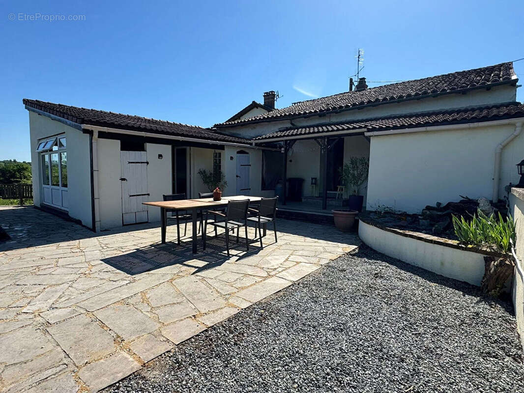 Maison à BUSSIERE-POITEVINE