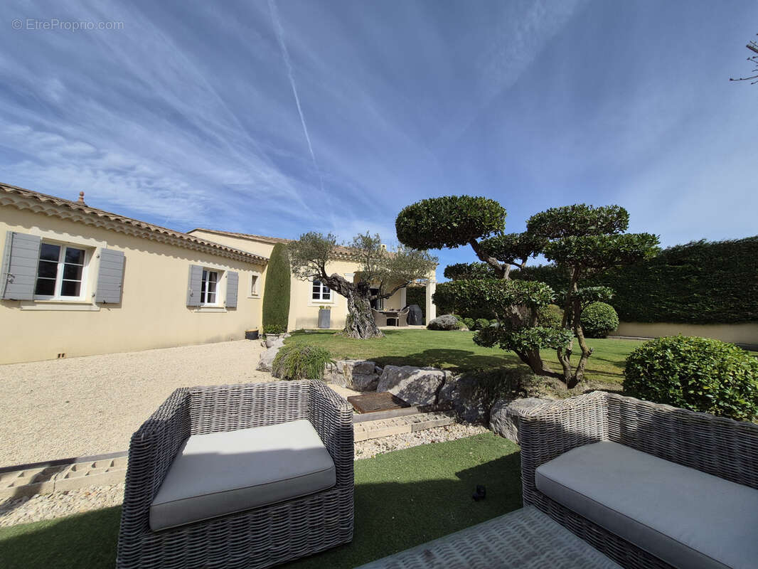 Maison à SAINT-SATURNIN-LES-AVIGNON