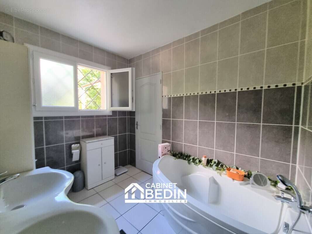 Maison 230 m² à Cabanac-Et-Villagrains  - photo 7