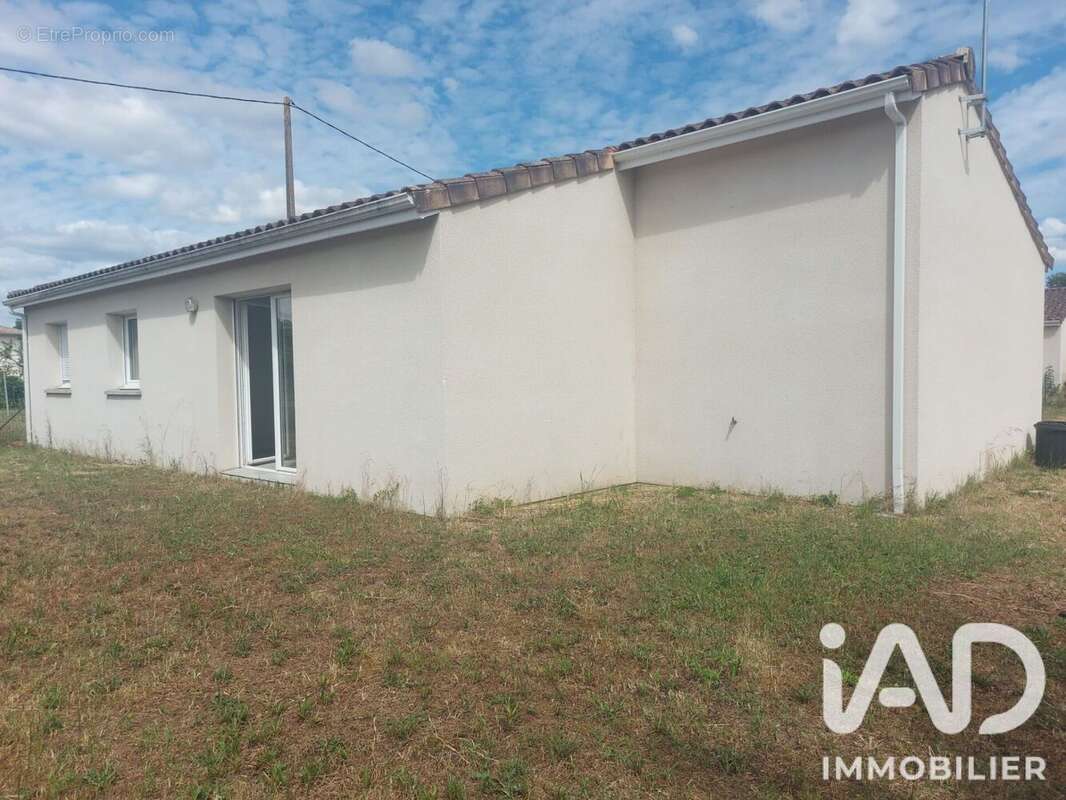 Maison 85 m² à Les Billaux  - photo 2