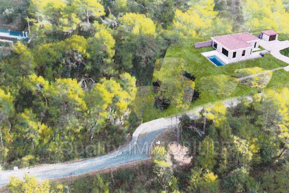 Terrain à MONTAUROUX