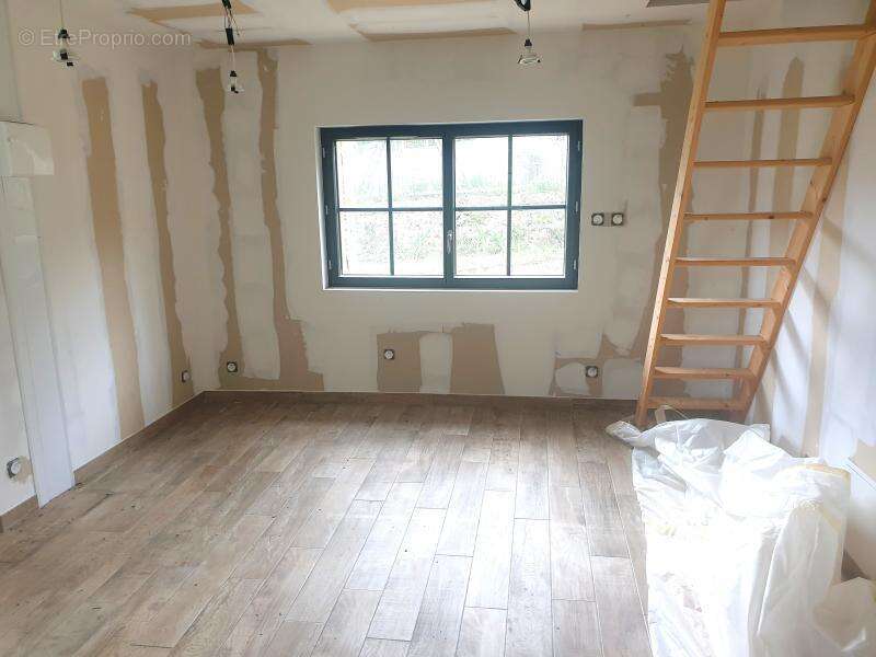 Maison à CRECY-COUVE