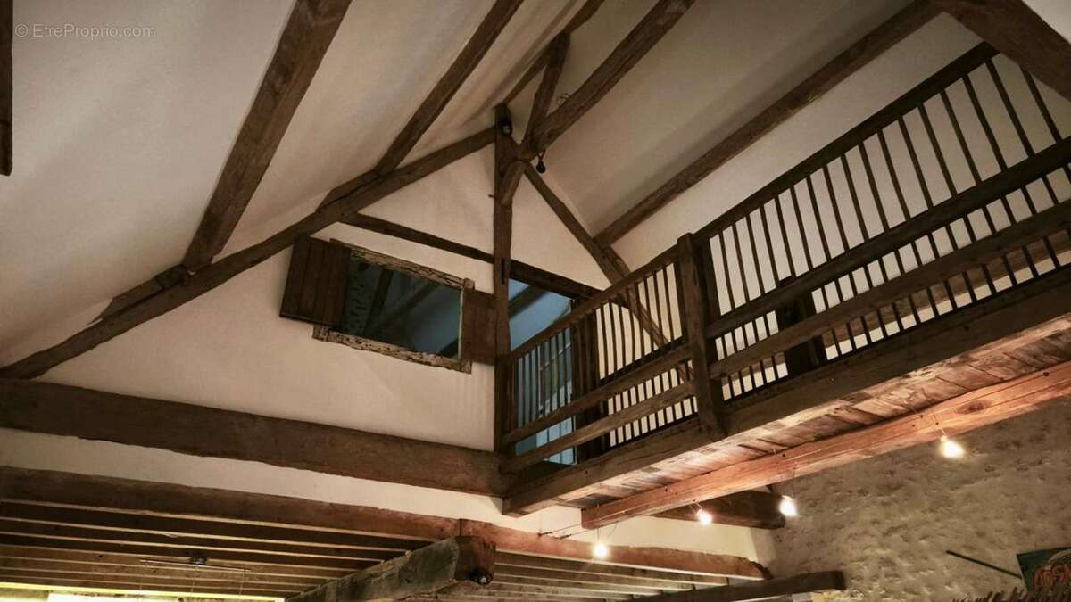 Maison à MOULINS-SUR-YEVRE