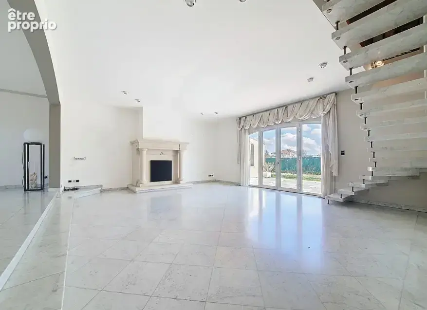 Maison - 4 Chambres - Bureau - Buanderie - Cave à vins - Garage - Piscine - Grande Cour - - photo 21