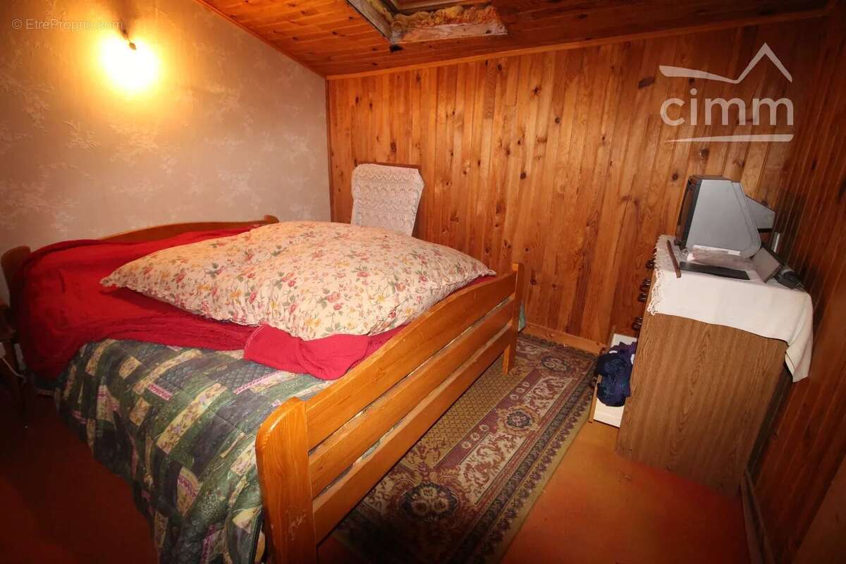 Maison à CUBIERES-SUR-CINOBLE